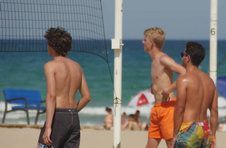 Thumbnail Teilnehmer spielen Volleyball am Strand Alicante