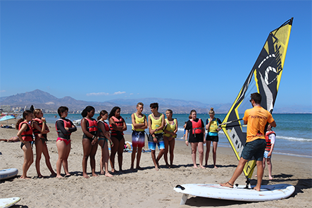 Thumbnail Segeln- und Windsurfentrainings bei Alicante Sommercamps